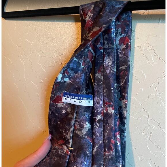 Oscar de la Renta Men's Multicolor Geometric Pattern 100% Silk Necktie - Picture 7 of 9